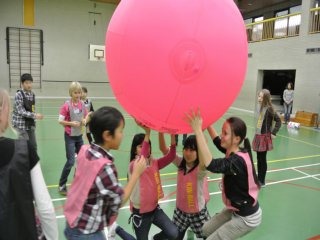 スポーツ　みんなでキンボールに挑戦